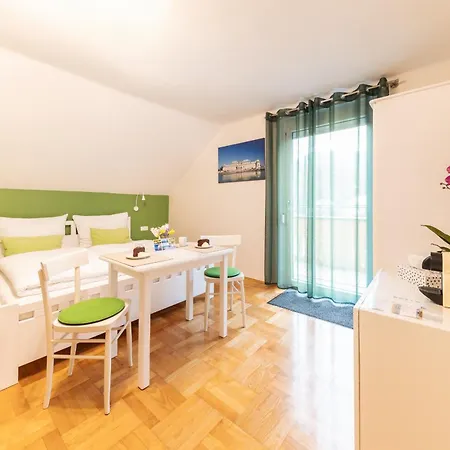 Goesselsdorfer Seeblick Bed and Breakfast Sittersdorf